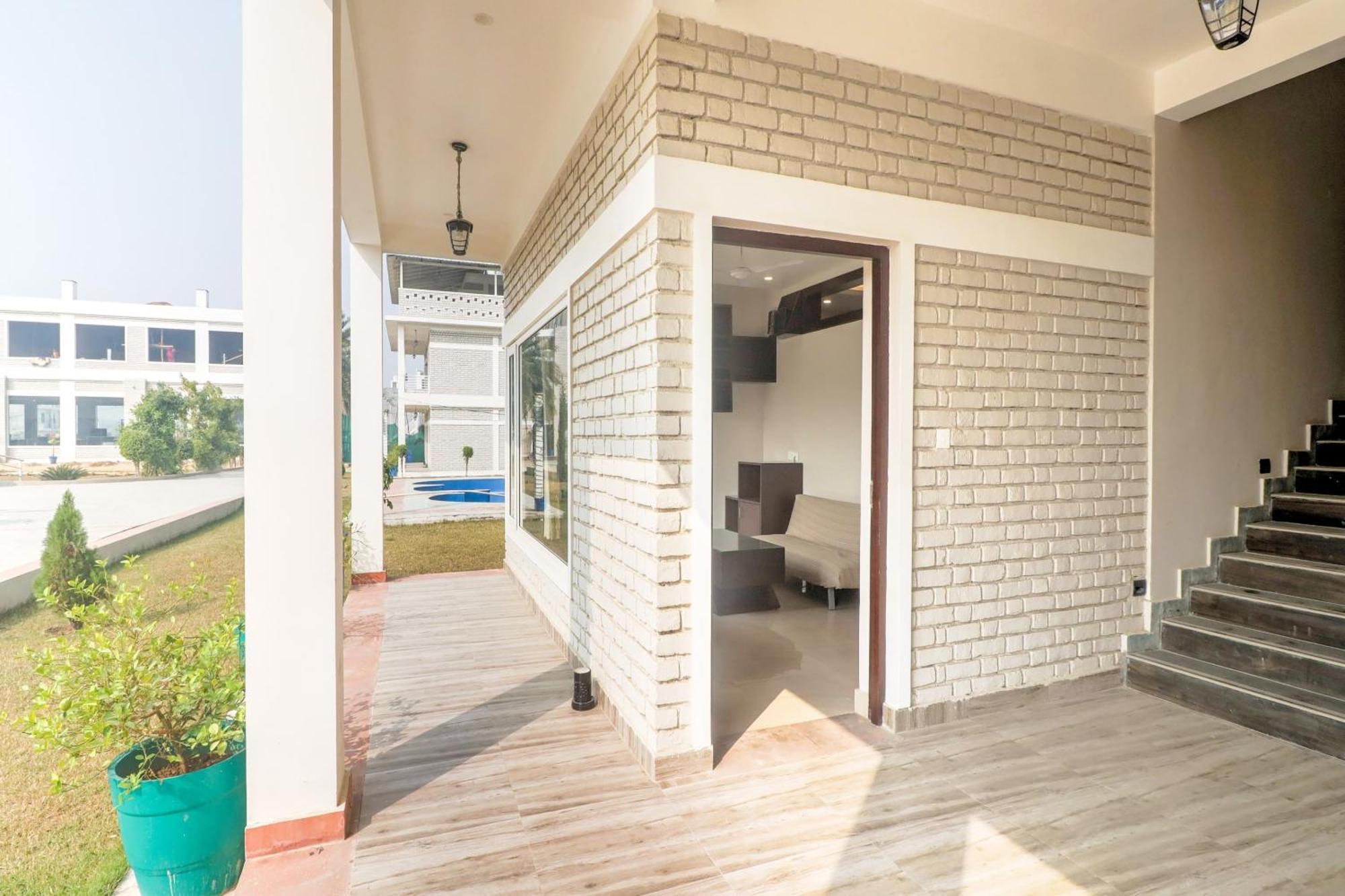 Townhouse Amaraa Farms Near Lulu Hypermarket Lucknow Esterno foto