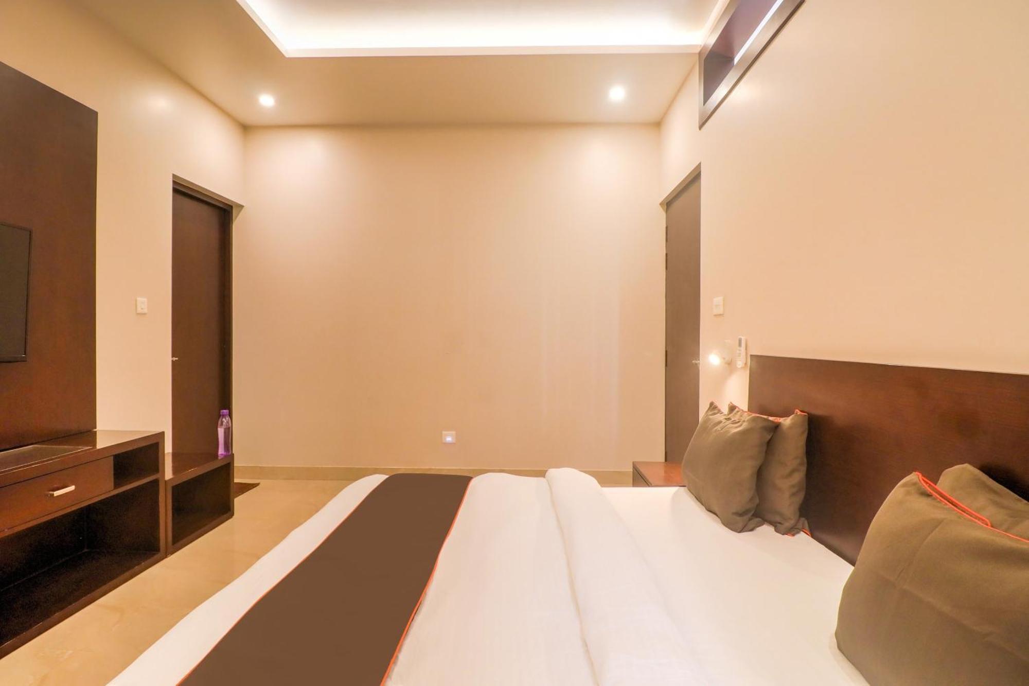 Townhouse Amaraa Farms Near Lulu Hypermarket Lucknow Esterno foto