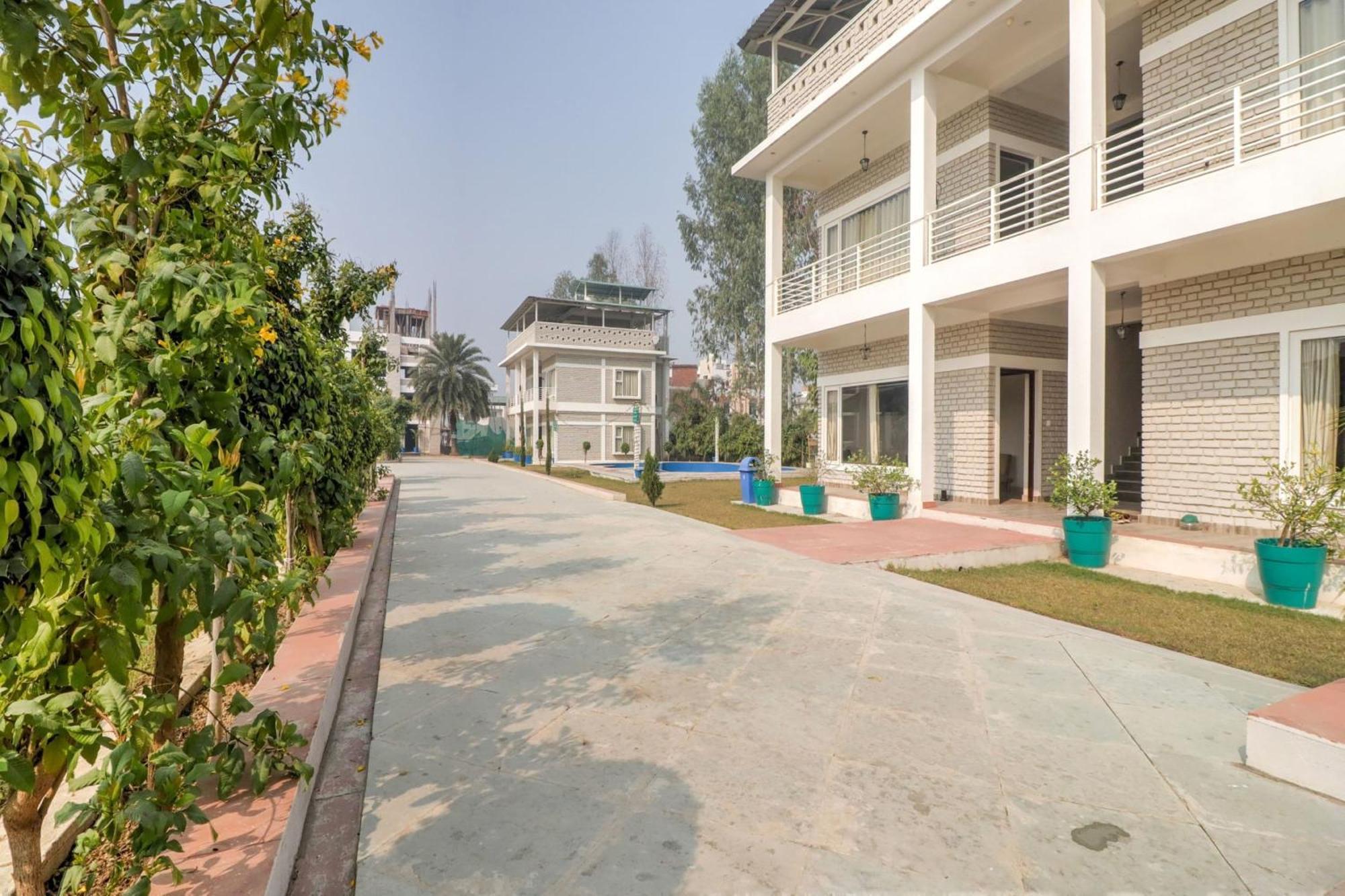 Townhouse Amaraa Farms Near Lulu Hypermarket Lucknow Esterno foto