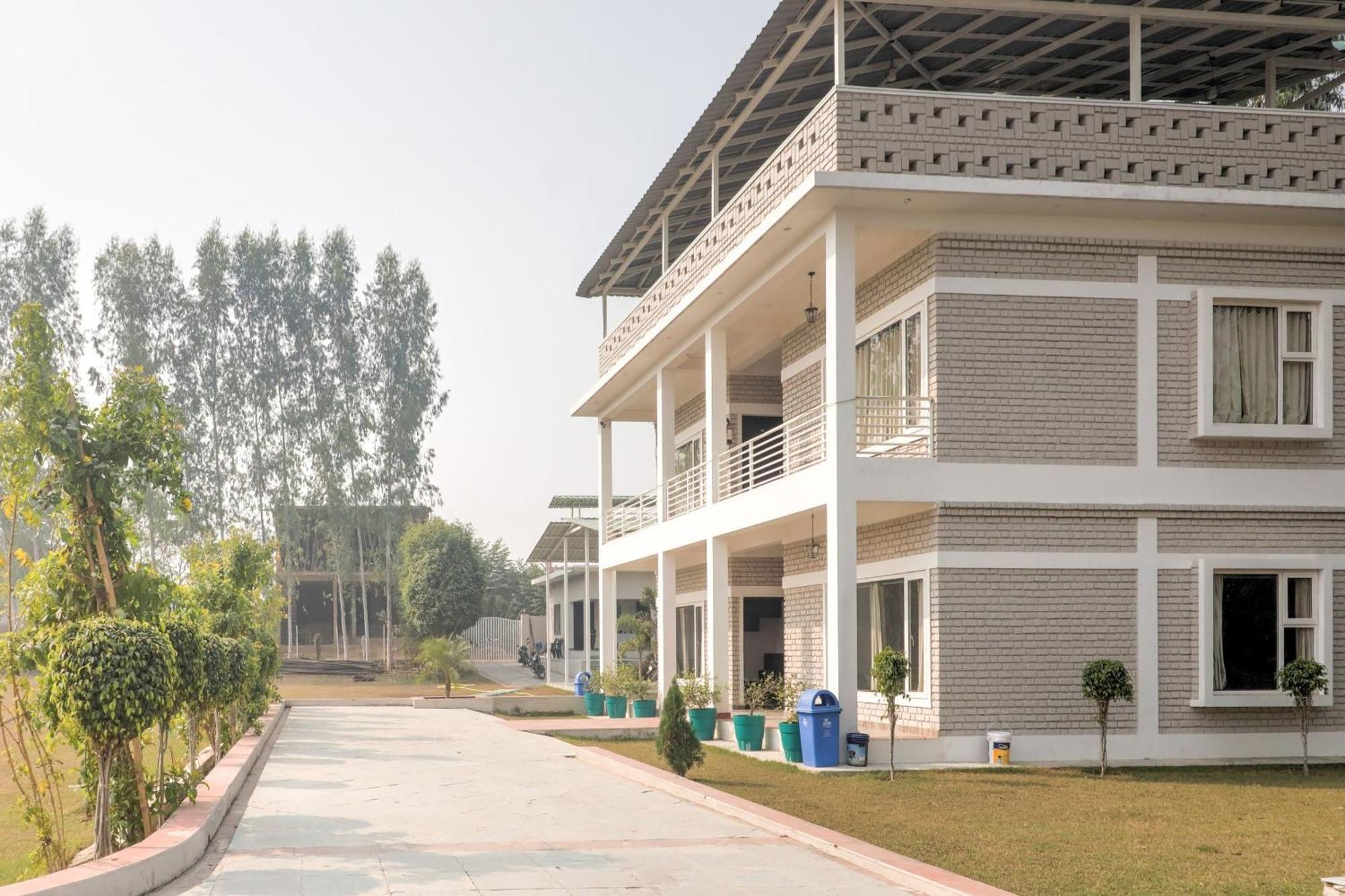 Townhouse Amaraa Farms Near Lulu Hypermarket Lucknow Esterno foto